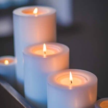 10 benefits of lighting scented candles