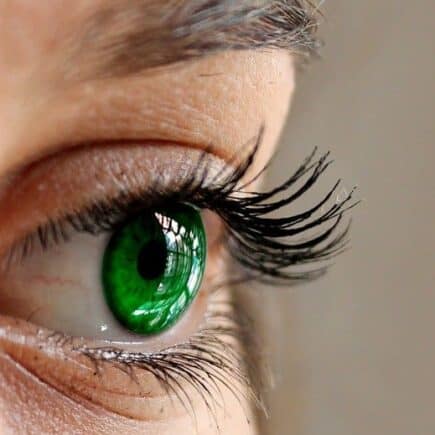 11 Natural Ways to get curly and thick eyelashes